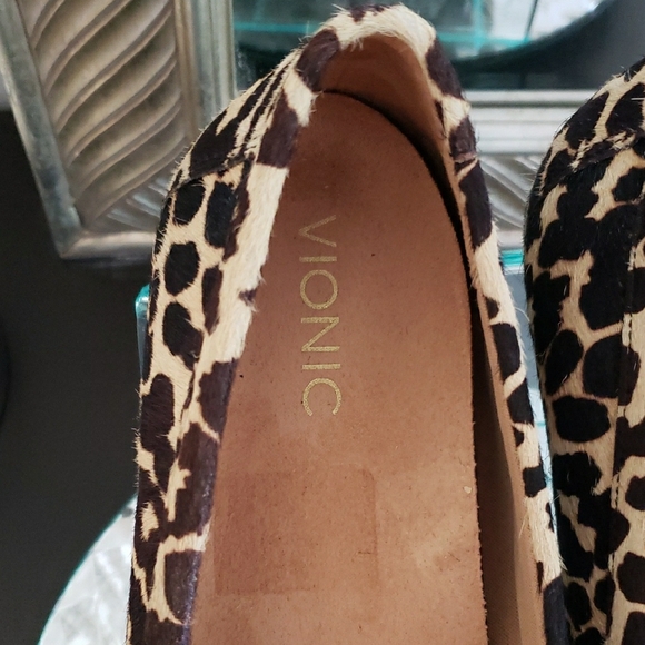 Vionic Leopard Print Flats - Picture 2 of 8